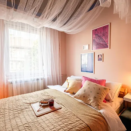 Play Cloud Manor Old Town Heart Renovated Belgrad