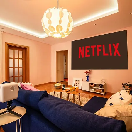 Play Cloud With Cinema & Foosball Old Town Heart Apartmán