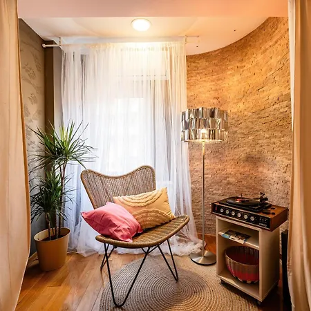 Play Cloud With Cinema & Foosball Old Town Heart * Bělehrad