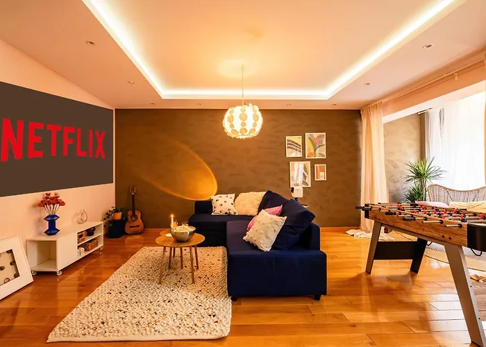 Play Cloud With Cinema & Foosball Old Town Heart بلغراد