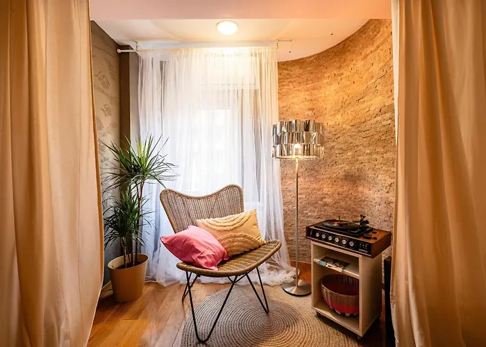 Play Cloud With Cinema & Foosball Old Town Heart * بلغراد